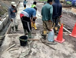  Proyek Jalan Cor Beton Rp25 Miliar di Desa Sumber Harapan Tanpa Papan Informasi, Publik Pertanyakan Transparansi
